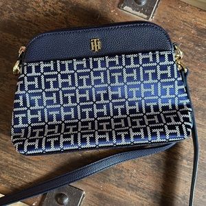 Tommy Hilfiger blue shoulder purse.